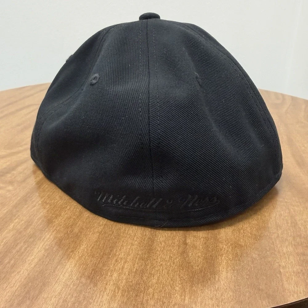 Mitchell & Ness St Louis Blues Black on Black Fitted hat cap‎ 7 3/8 NHL